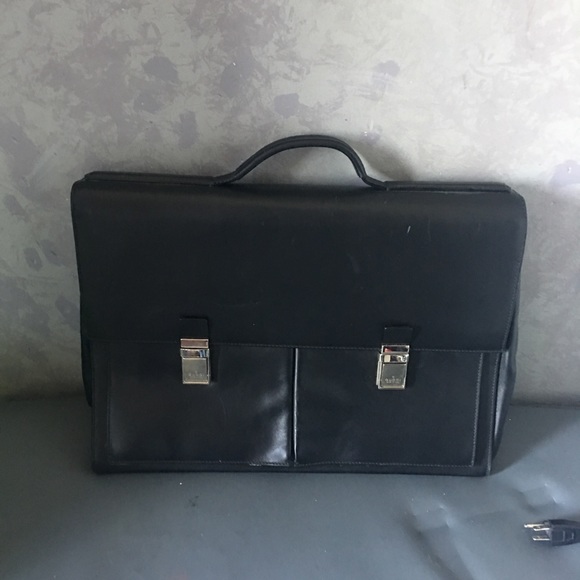 3 day blow out sale! Authentic Gucci Lrg Briefcase - Picture 2 of 10
